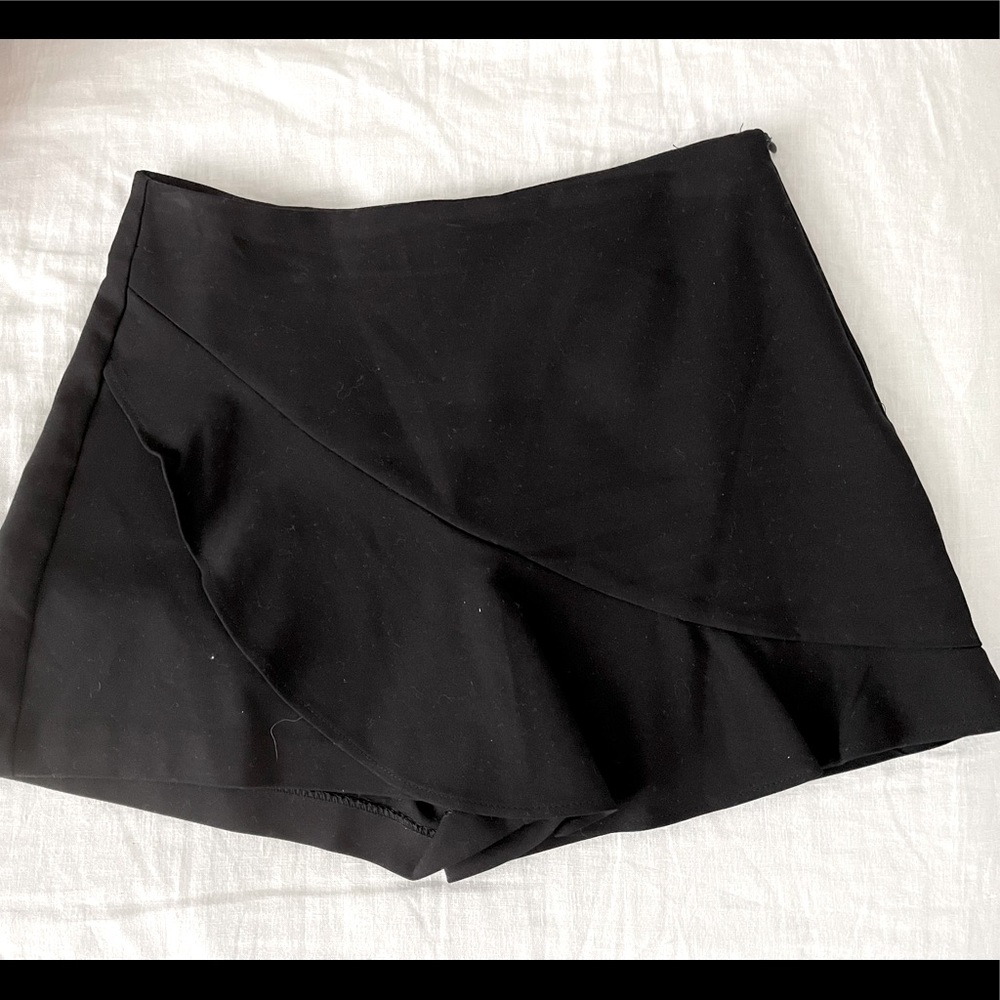 Zara ruffle mini skort, worn once, size small